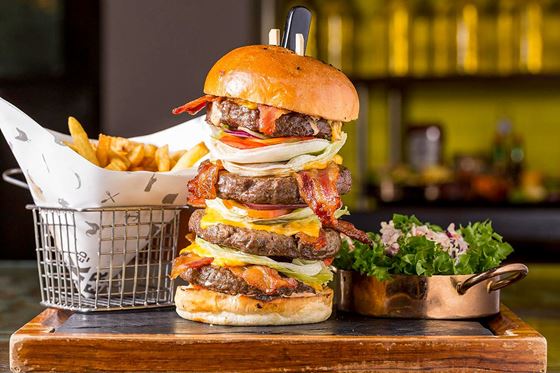 Burger Challenge at STACKed - 蘇梅遨舍查汶度假酒店